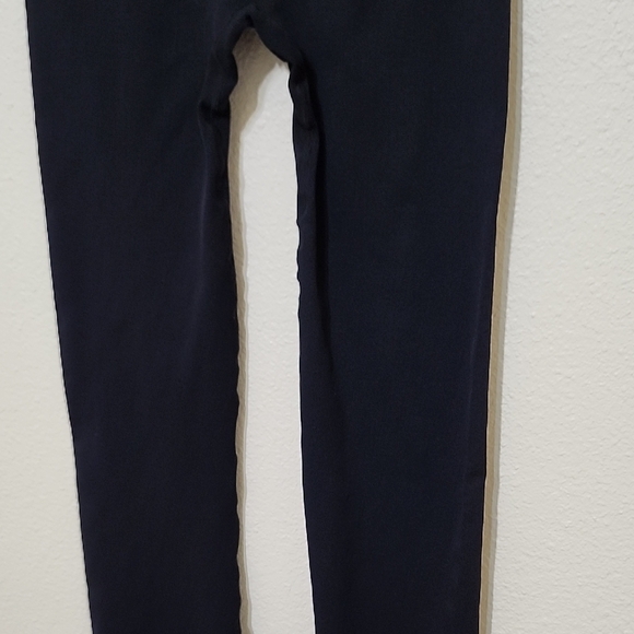 Black Full-Length Form-Fitting Leggings - Picture 4 of 7